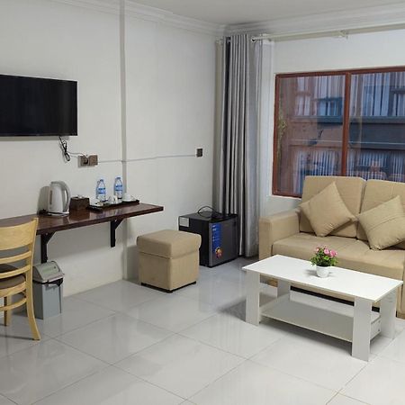 Empire House, Phnom Penh Hotel Екстериор снимка