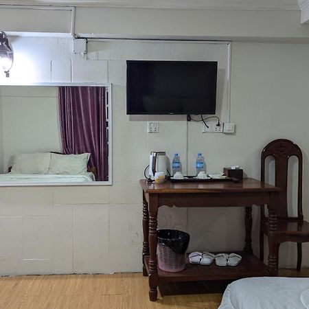 Empire House, Phnom Penh Hotel Екстериор снимка