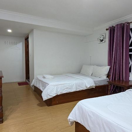 Empire House, Phnom Penh Hotel Екстериор снимка