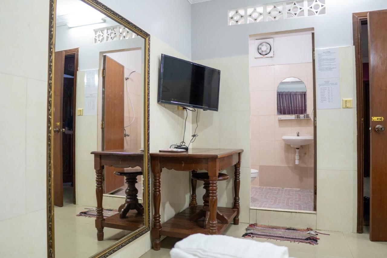 Empire House, Phnom Penh Hotel Екстериор снимка