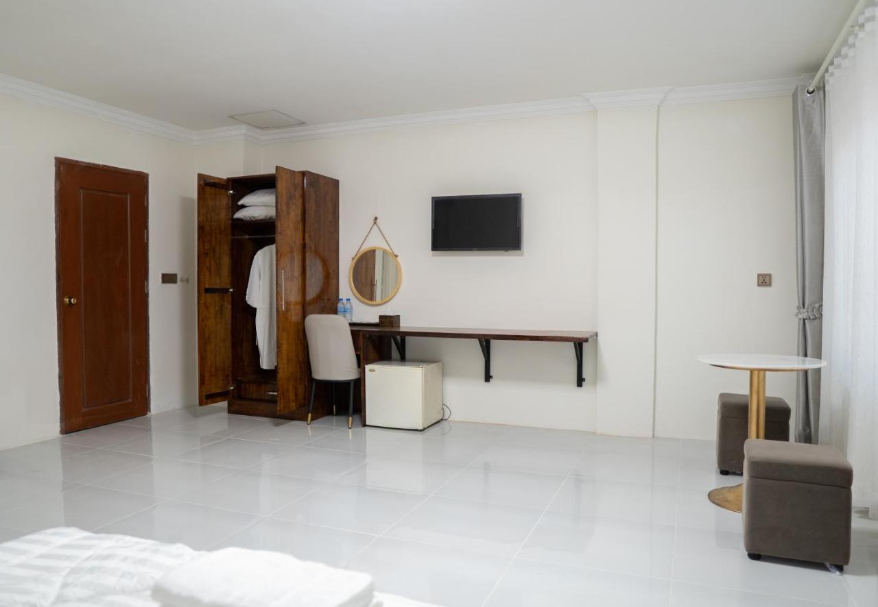 Empire House, Phnom Penh Hotel Екстериор снимка