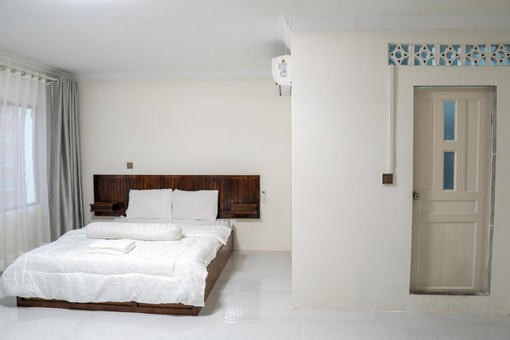 Empire House, Phnom Penh Hotel Екстериор снимка