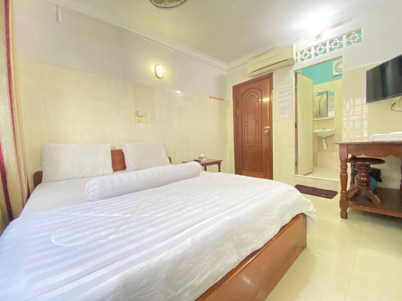 Empire House, Phnom Penh Hotel Екстериор снимка