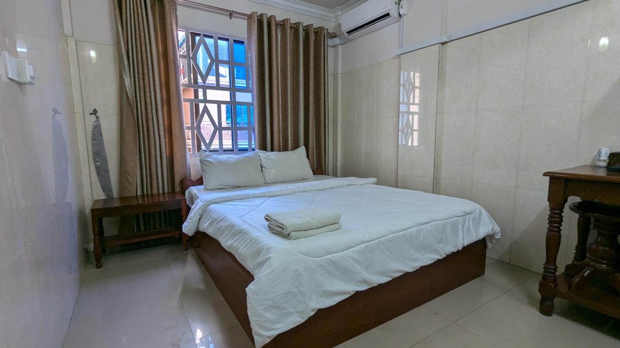 Empire House, Phnom Penh Hotel Екстериор снимка