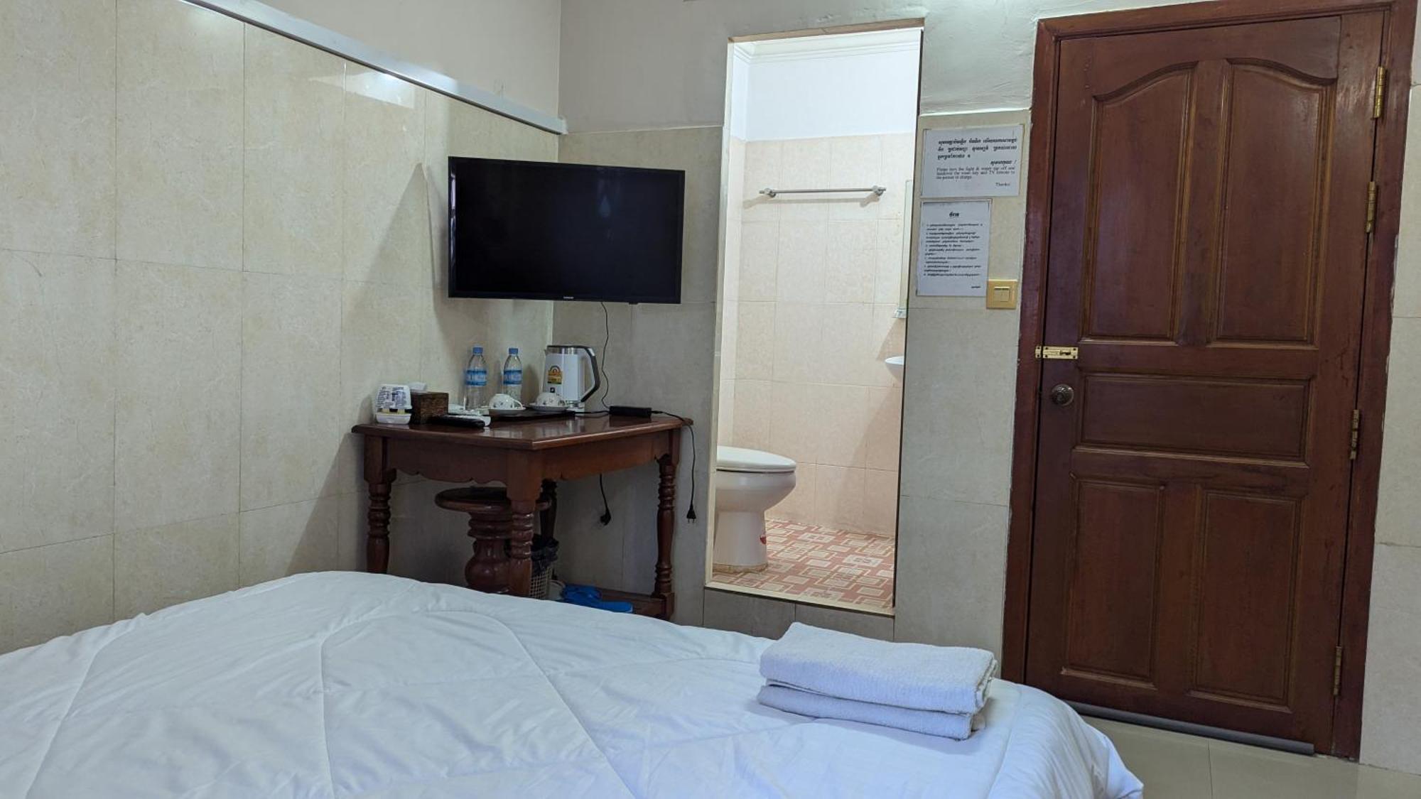 Empire House, Phnom Penh Hotel Екстериор снимка