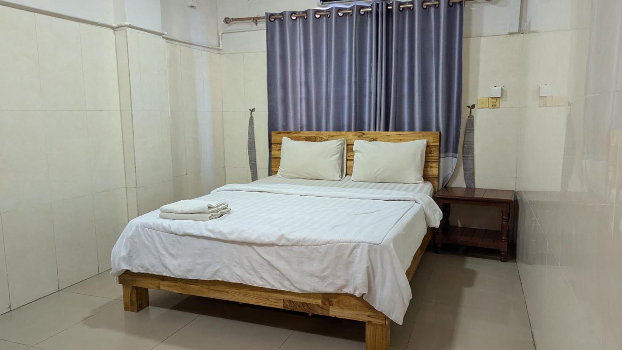 Empire House, Phnom Penh Hotel Екстериор снимка