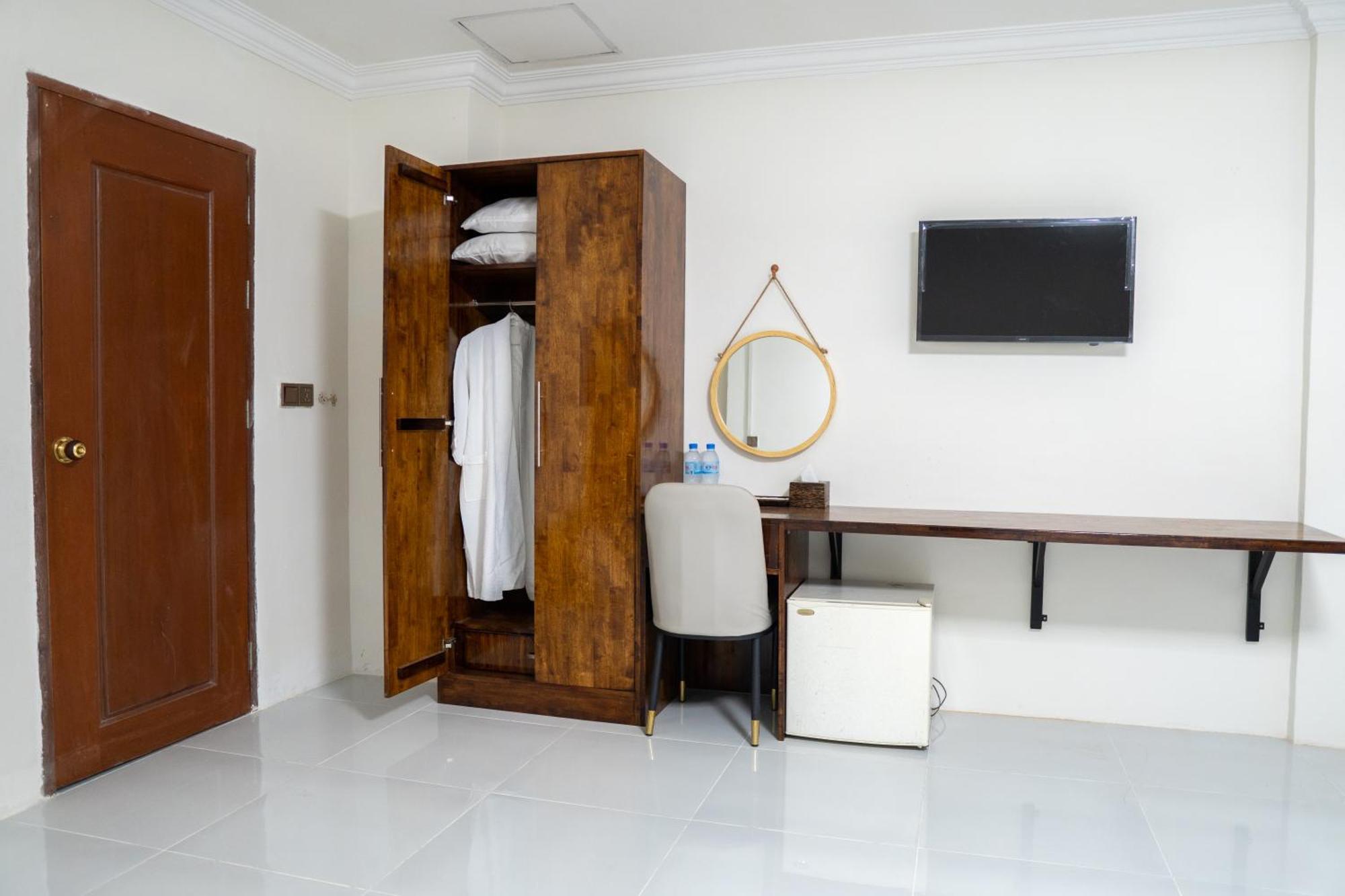 Empire House, Phnom Penh Hotel Екстериор снимка
