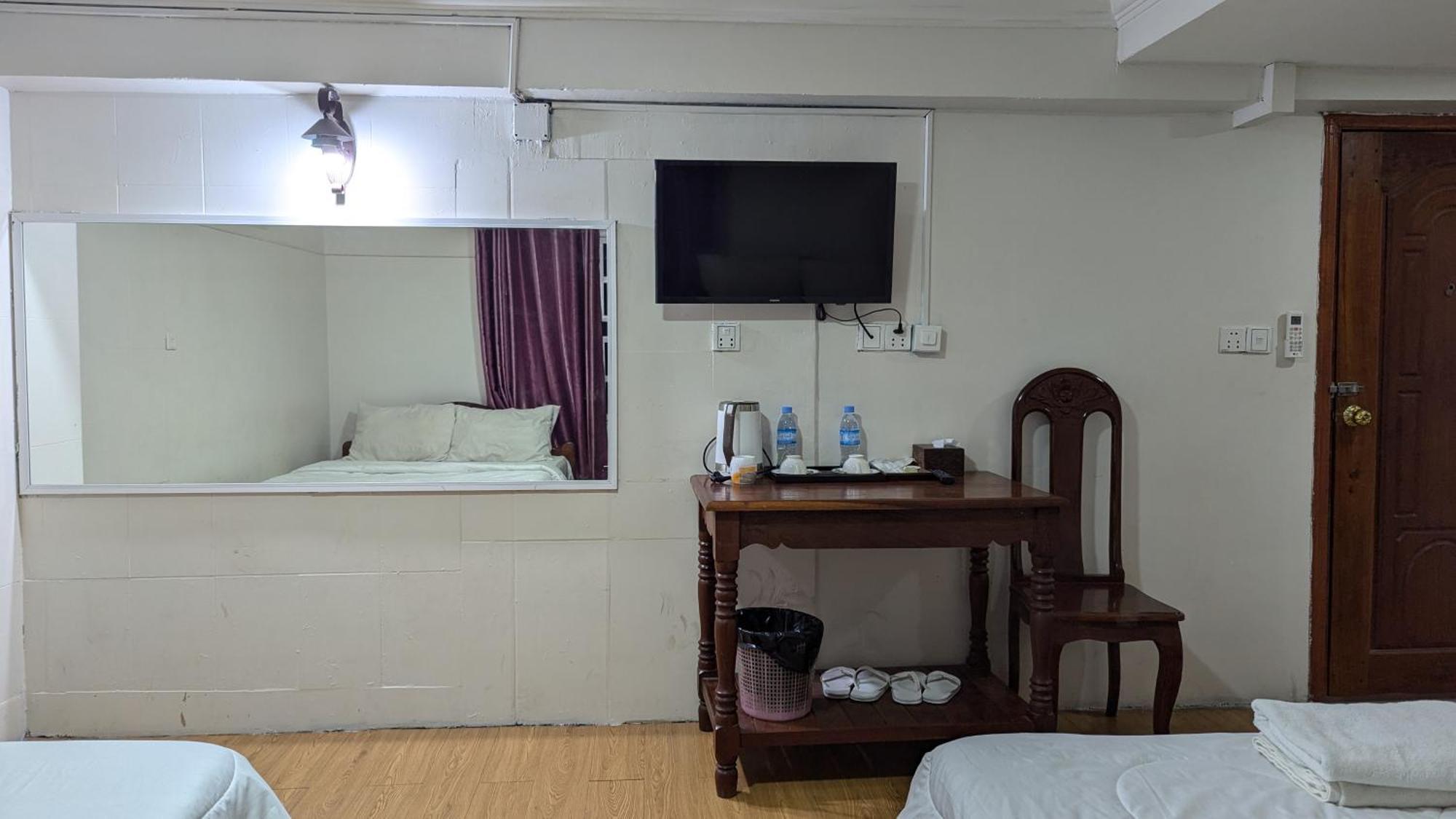 Empire House, Phnom Penh Hotel Екстериор снимка